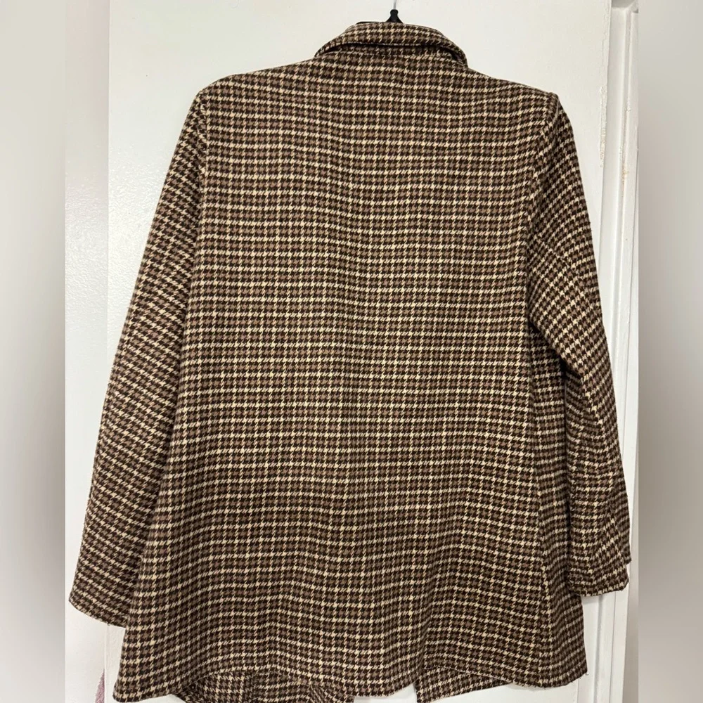 Classic Houndstooth Blazer in Brown - Picture 5 of 6